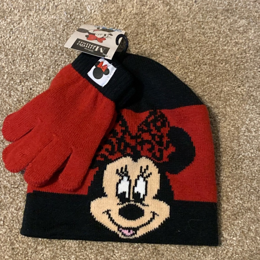 Minnie Mouse hat and gloves